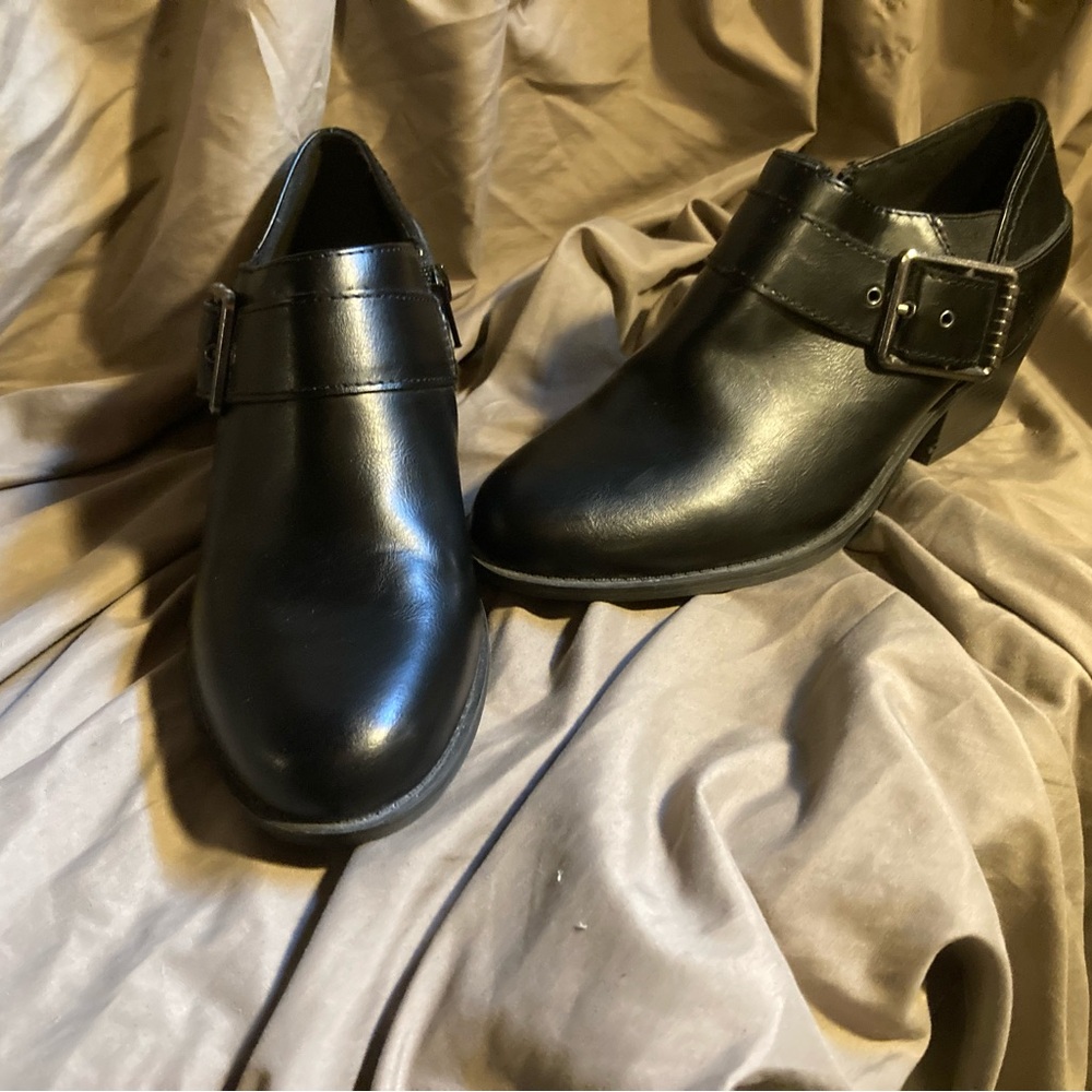 FRYE AND CO. Black Leather Buckle Ankle Booties